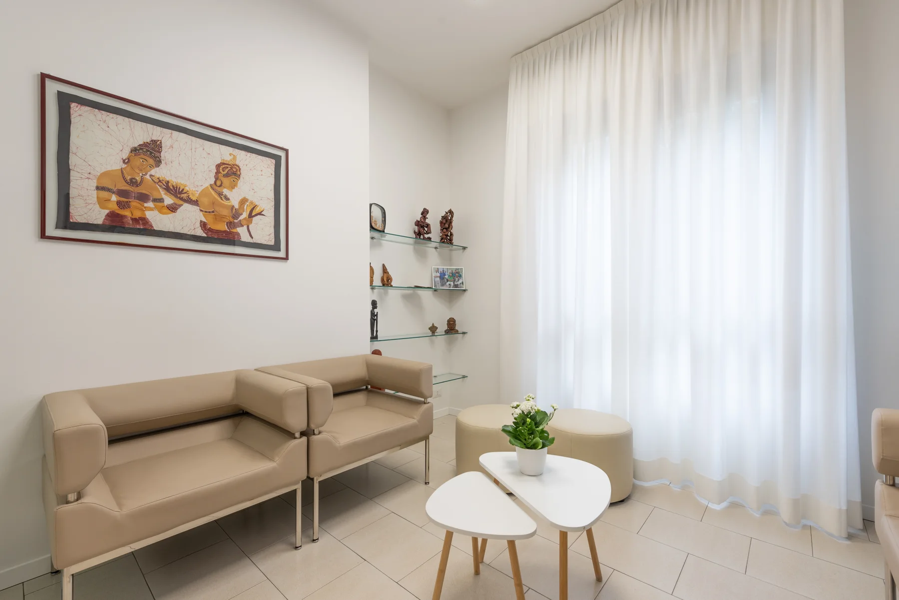 Sala d’attesa dello studio, vista d’insieme